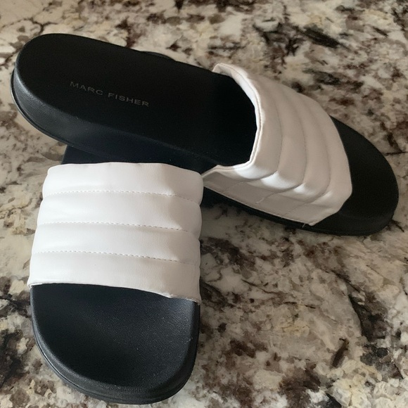 NEW Marc Fisher White Slides - Picture 3 of 9